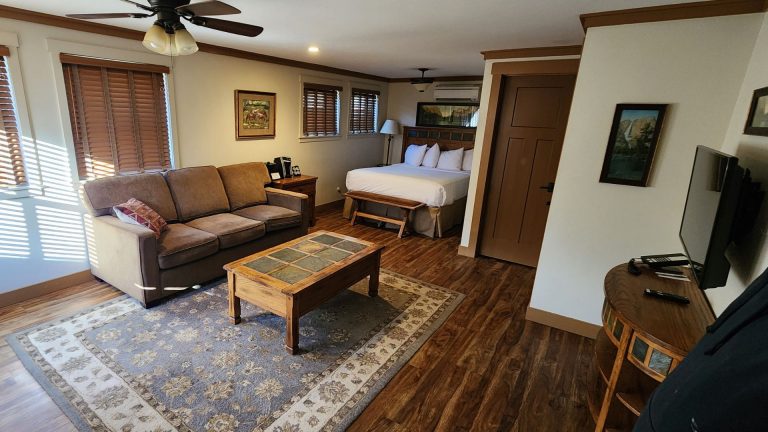 Single Queen Suite